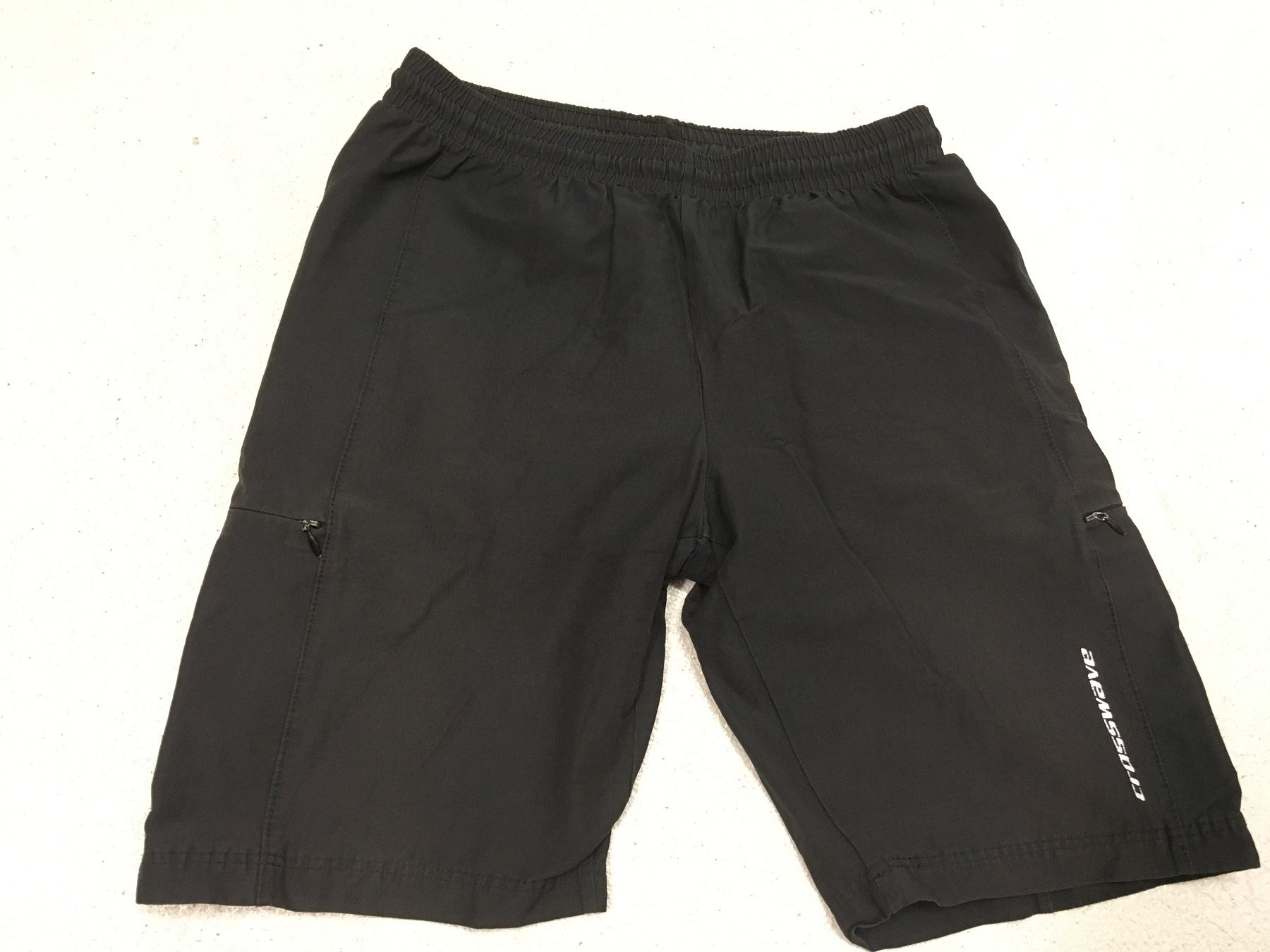 Crosswave Scarpe, pantaloni & magliette da ginnastica: Crosswave Velo-Shorts, Grösse 15, Schwarz – Usato da Waltenschwil venduto da MeKo8