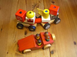 1ne  Eisenbahn + 1 Auto mit 4 Insassen aus Holz