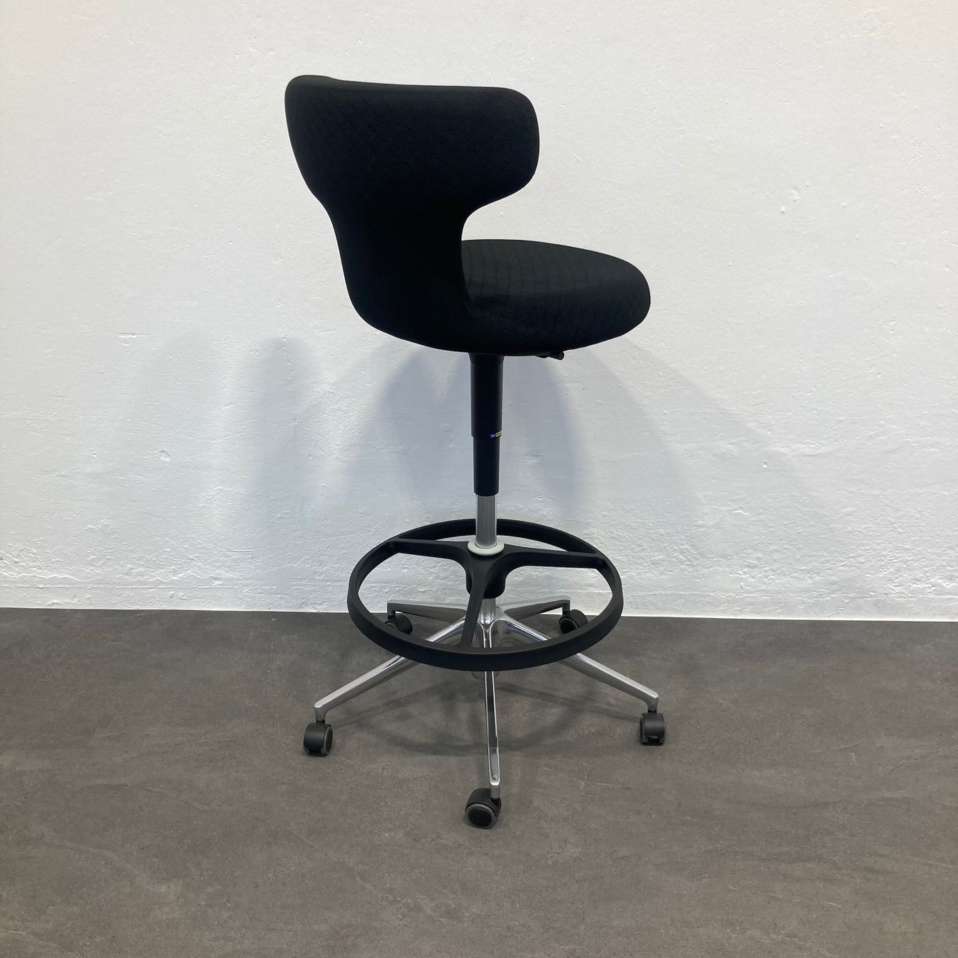 Rollstühle: Vitra Pivot High Stool – Gebraucht aus Schönenwerd von mcofficeshop 3