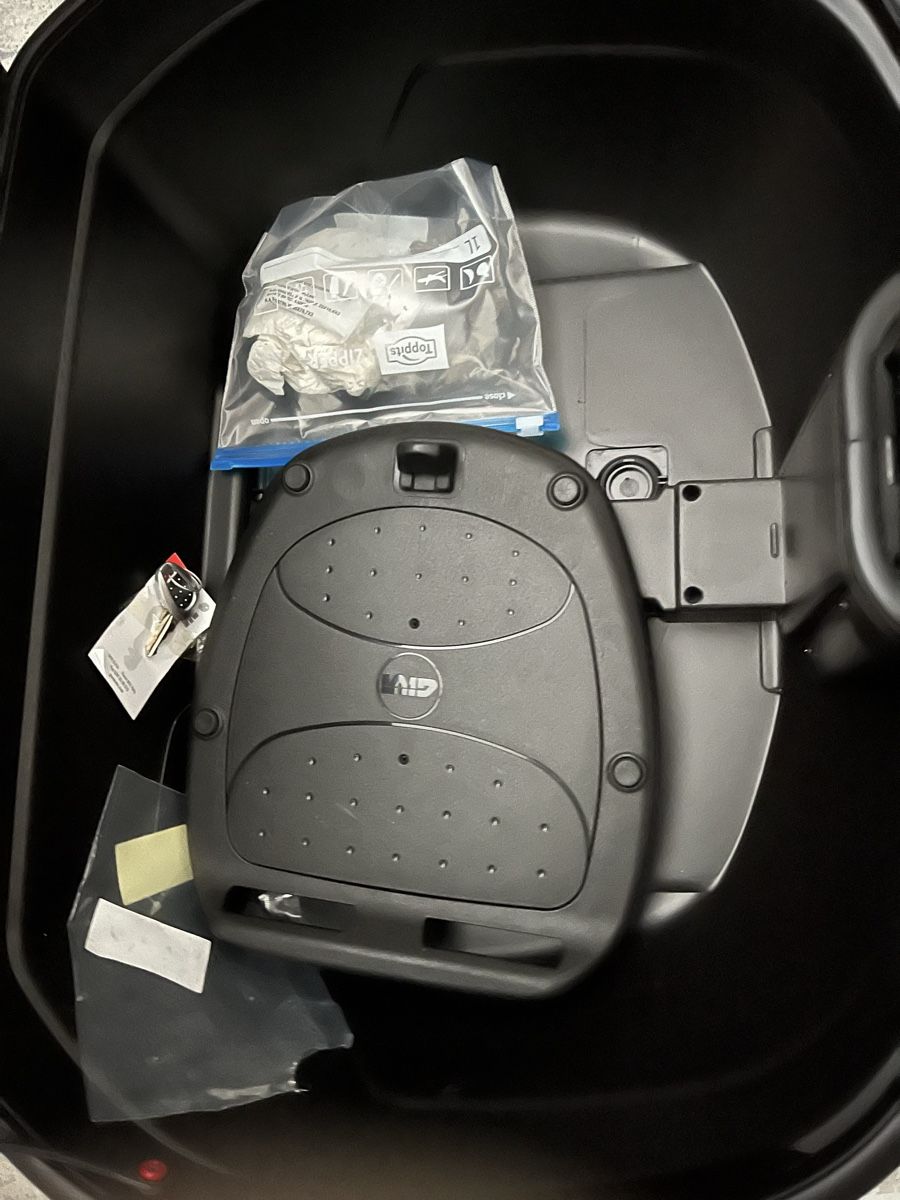 Givi Topcase: Givi Topcase B47 Blade Tech – Nuovo (secondo la descrizione) da Gerzensee venduto da eos01 3