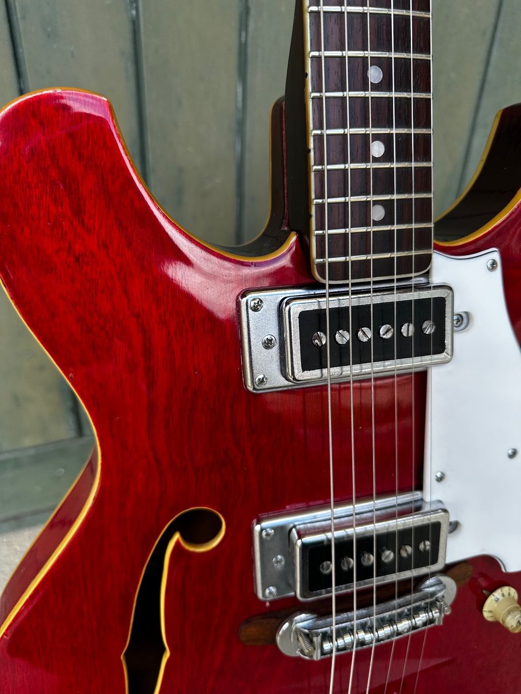 Strumenti musicali: GUYATONE Blues - und Jazzgitarre 1975 – Usato da Tschierv venduto da Screamingwolfguitars 1