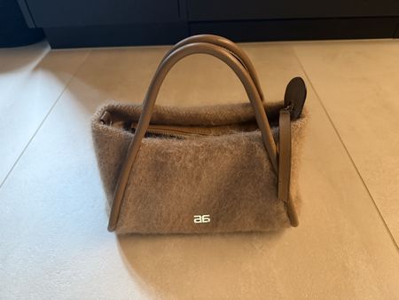 Hübsche Tasche von Abro