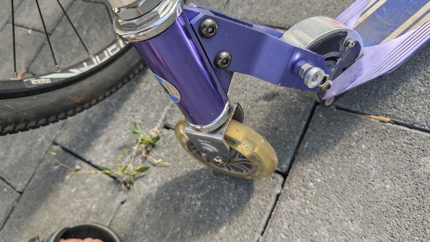 Micro Kickboard: Micro Roller - Scooter lila mit Gebrauchsspuren – Usato da Wetzikon ZH venduto da ybu_5wvm 3