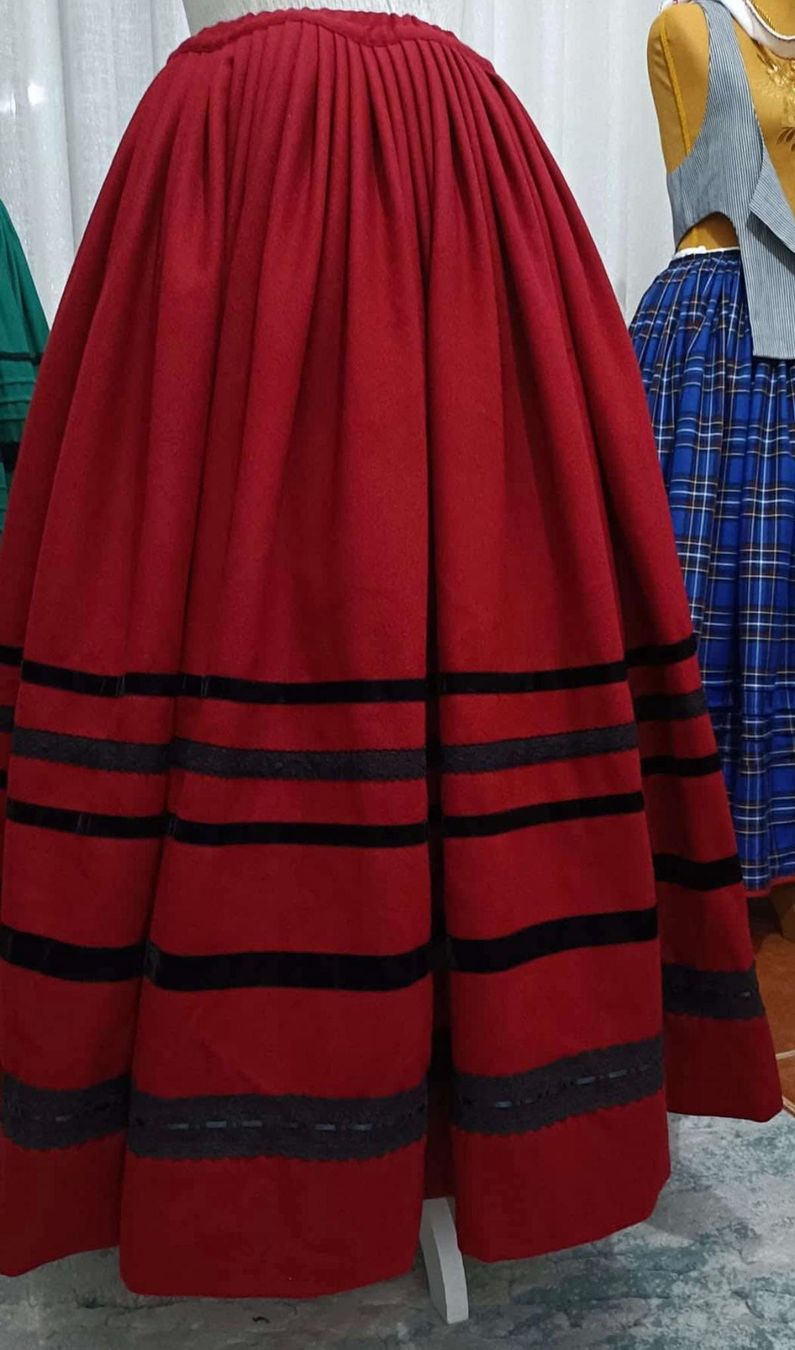 Vestiti: Robe rouge et noire. – Nuovo (secondo la descrizione) da Collex venduto da Chel1200