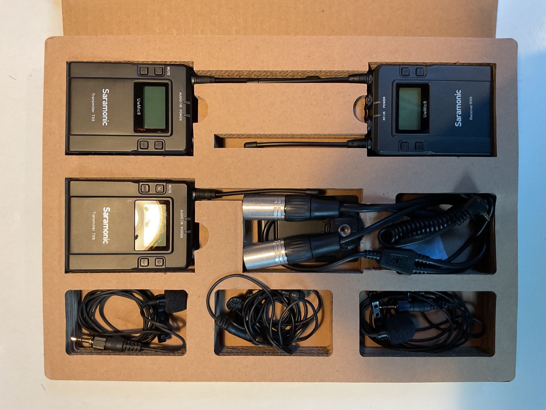 Microfoni: Saramonic Lavalier Mic  UwMic9-Kit2 , 2TX 1RX – Nuovo e nell'imballaggio originale da Escholzmatt venduto da Grafix 2