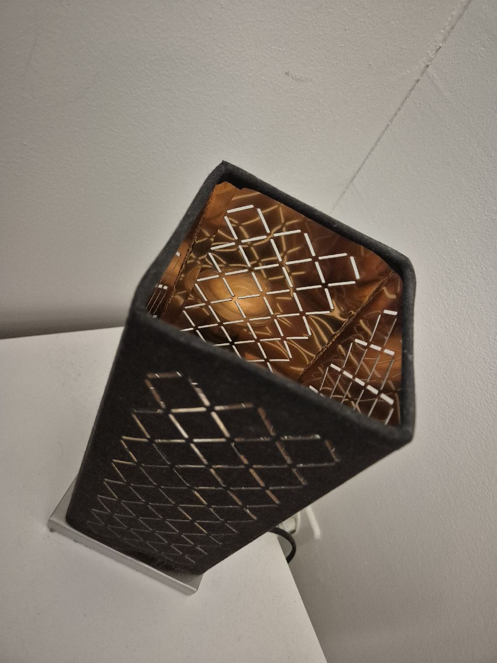Lampen: Tischlampe schwarz/messing-gold – Gebraucht aus Luzern von bam_qr5p 1