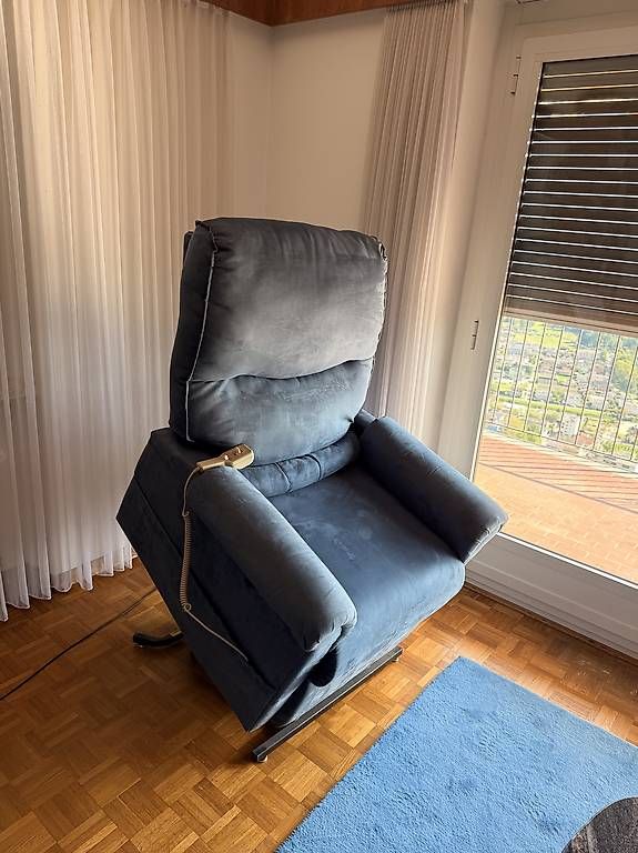 Poltrone: Poltrona reclinabile e alzapersona – Usato da Locarno venduto da ArtiManni 1