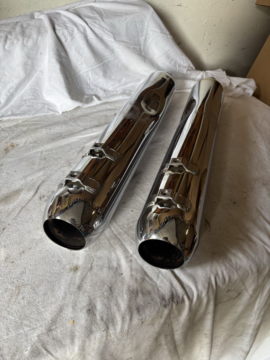 Harley-Davidson Auspuffanlagen: Harley Davidson Auspufftöpfe 65680-85 65682-85 – Gebraucht aus Schötz von Harley35 4