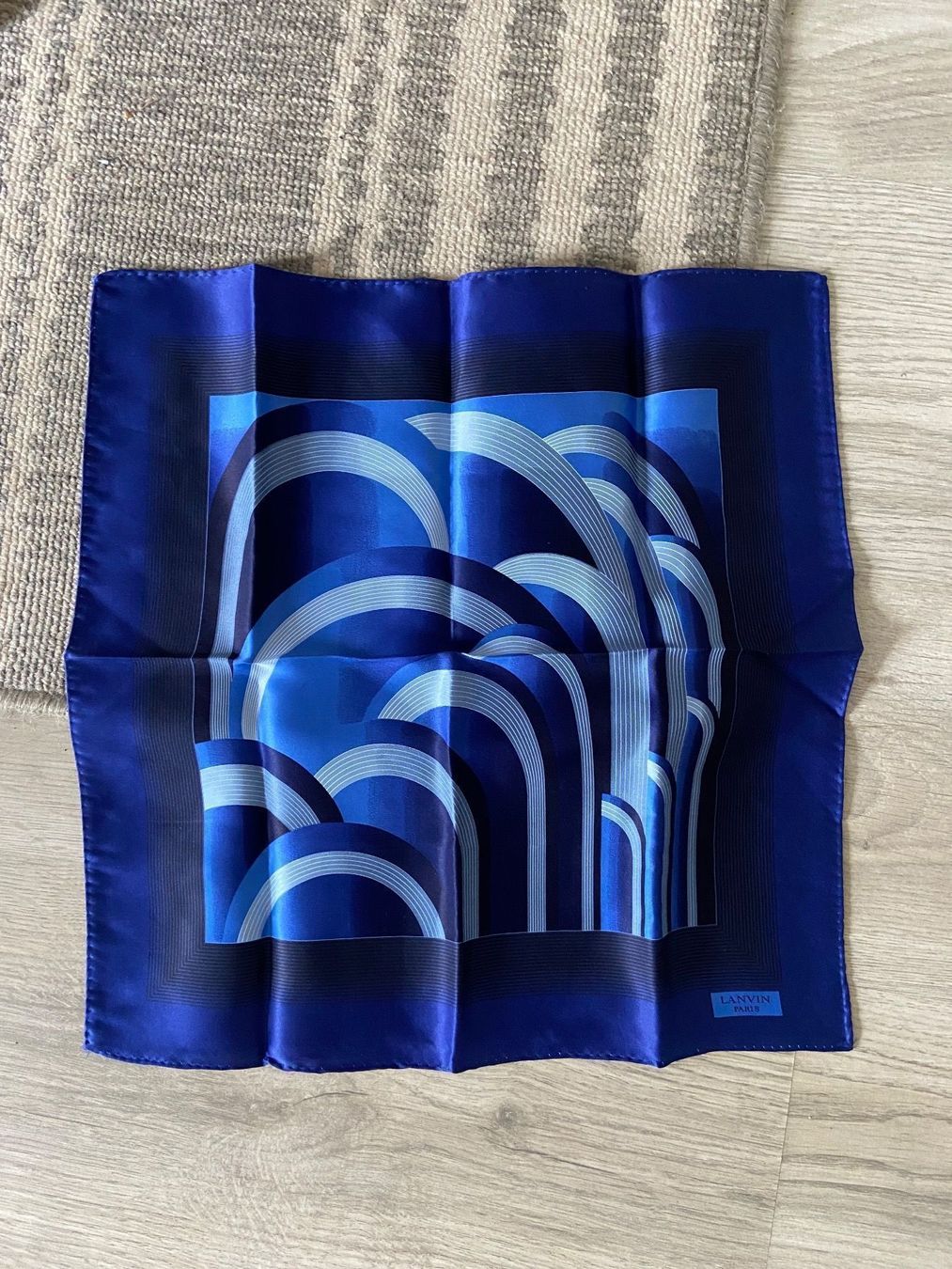 Lanvin Foulard & Sciarpe: Foulard LANVIN paris – Usato da Montreux venduto da Perledor 1