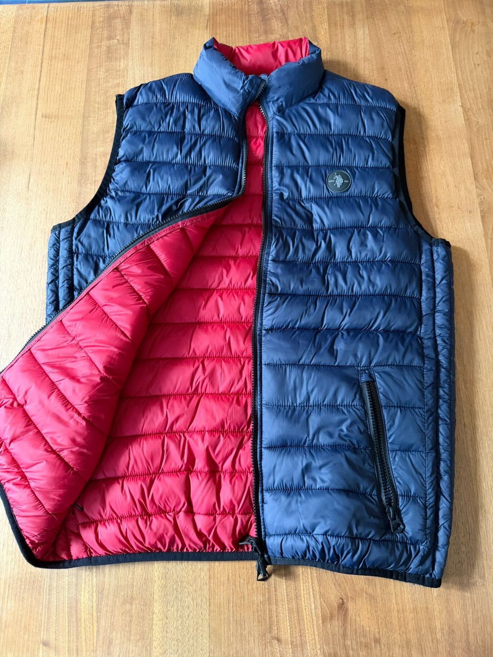 Gilet & Giacche: U.S. Polo Assn. Wendeweste Rot / Blau – Usato da Schaffhausen venduto da Mauzzel