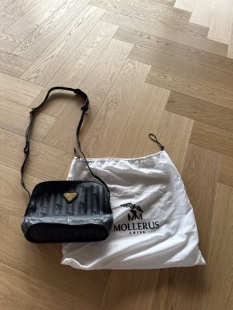 Schultertasche Mollerus Schwarz gestreift mit Logo guter Zus