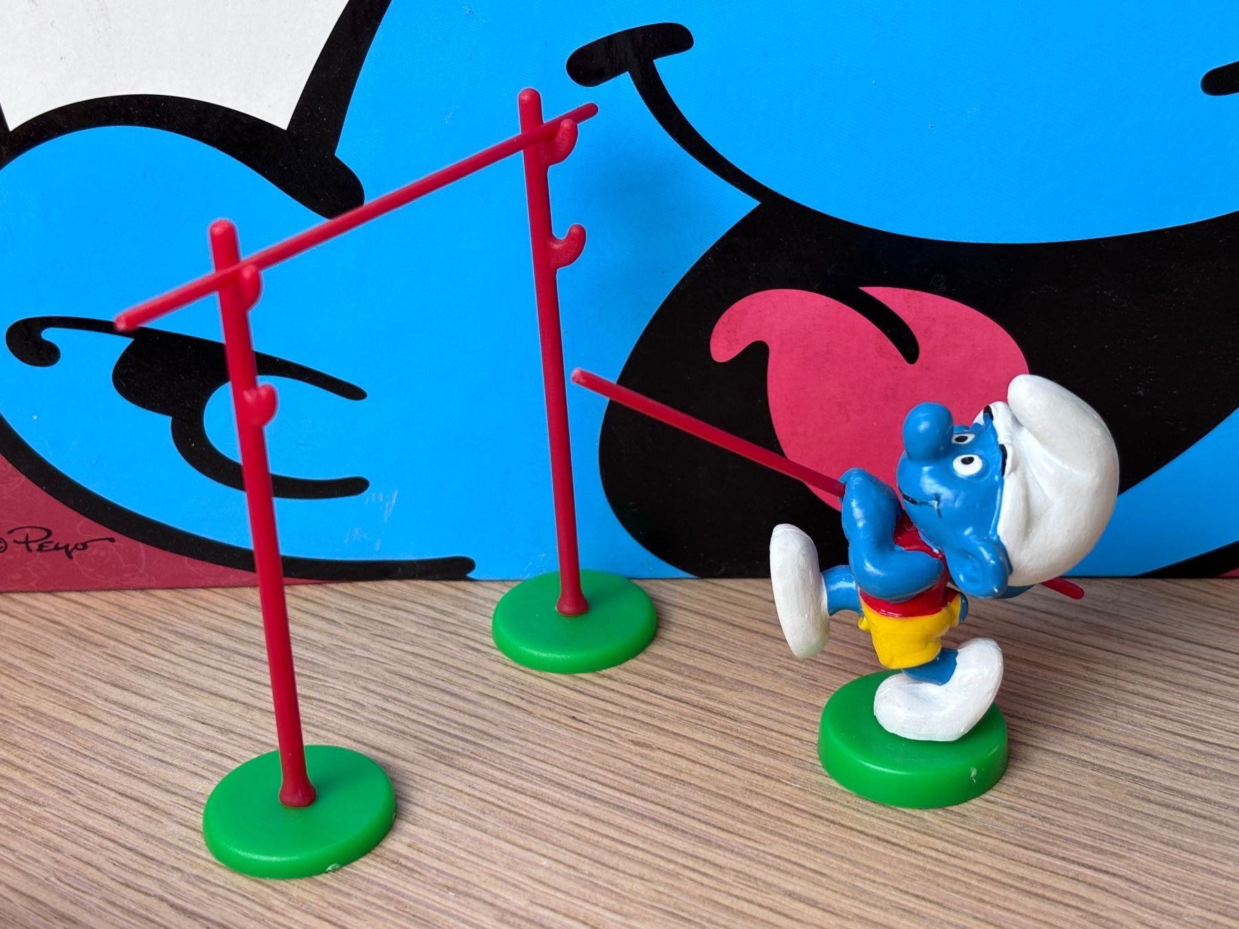 Schleich Figuren: Stabhochspringer-Schlumpf – Gebraucht aus Lyss von Duckszone
