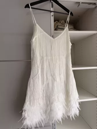 Fransenkleid mit Federsaum