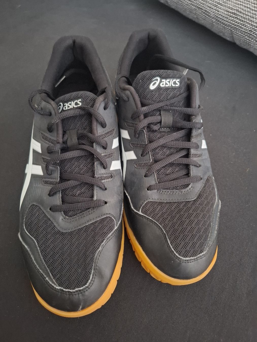 Asics Chaussures hommes: Asics Hallenschuhe – D'occasion à Wangen SZ par Mschatz 1