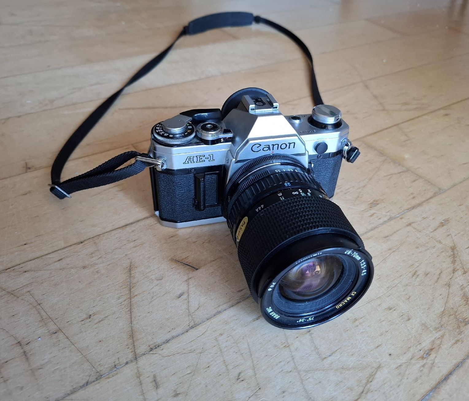 Canon Fotocamera: Canon AE-1 Spiegelreflex Kamera mit Objektiv – Usato da Ammerswil AG venduto da Treemountain