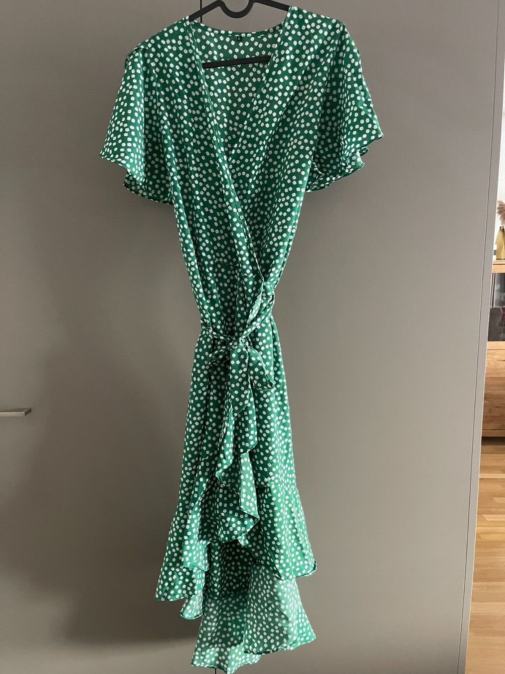Vestiti: Sommerliches Wickelkleid Grün mit Blumenmuster, Grösse S – Usato da Rheineck venduto da FGeissler