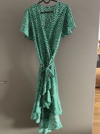 Sommerliches Wickelkleid Grün mit Blumenmuster, Grösse S