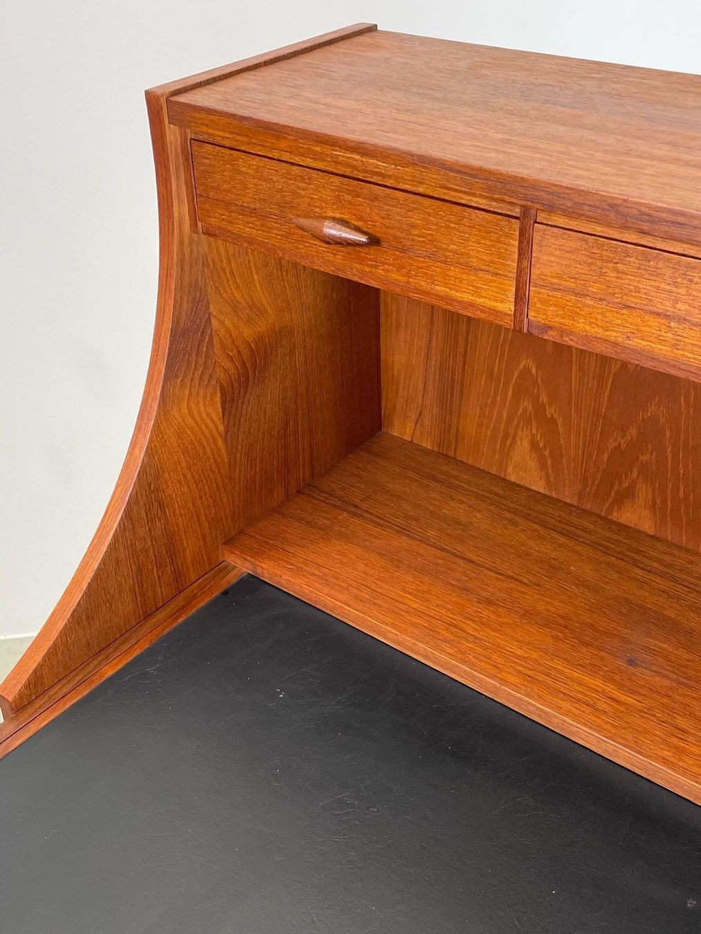 Schreibtische: Danish Teak Sekretär MidCentury 60s – Gebraucht aus Basel von MidMod20C 7