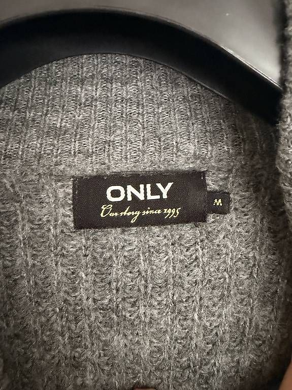 Pulls & Sweat-shirts: Grauer Only Strickpullover (grau) – D'occasion à Neuenegg par sina.lndr 1
