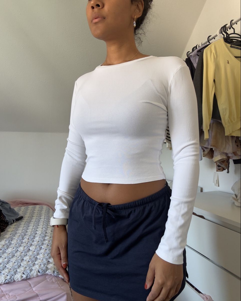 Pull&Bear Top: Langarmshirt weiss Crop Top – Usato da Winterthur venduto da Flomiverse 1