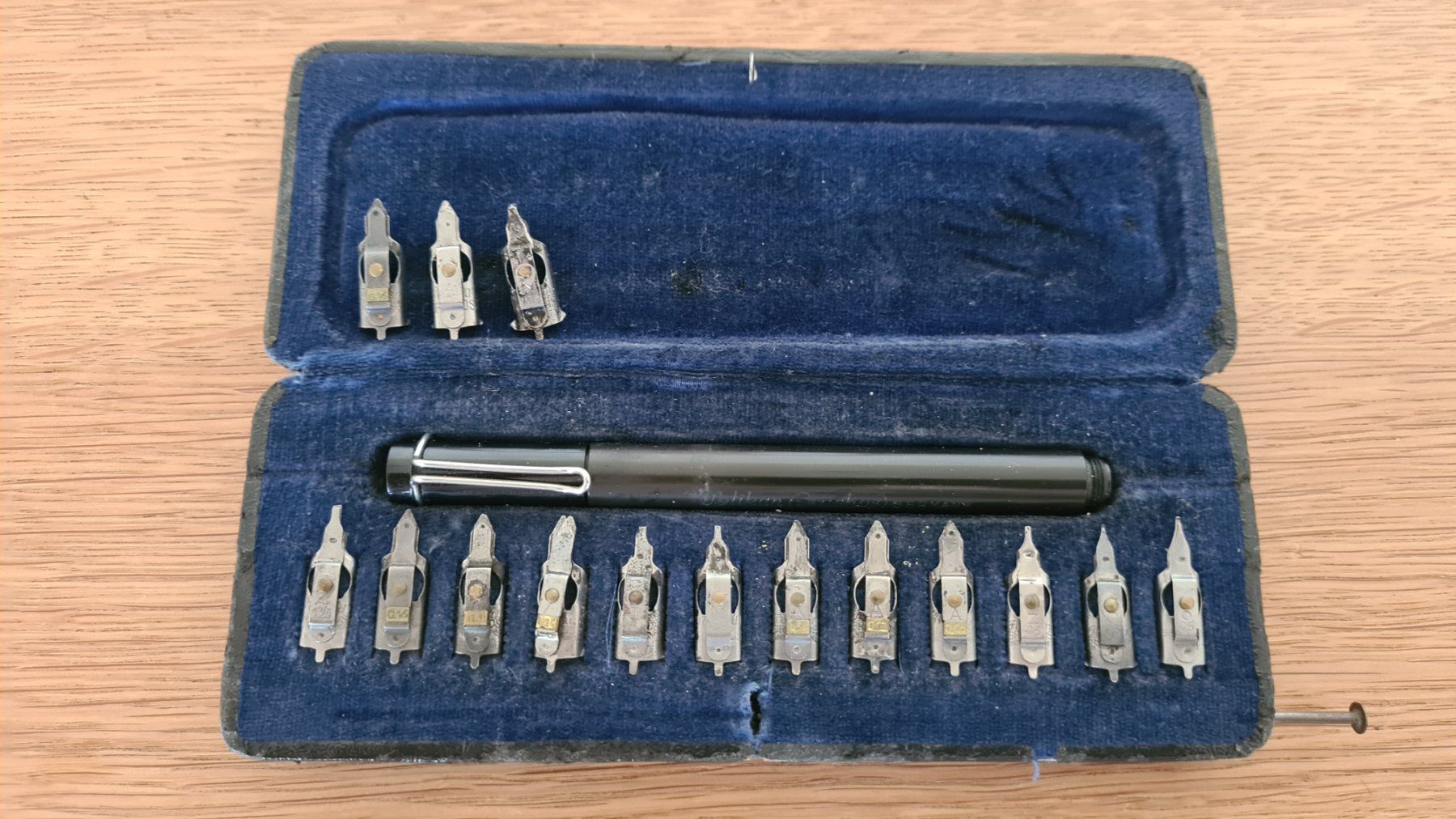 Pelikan Penna & Evidenziatori: Vintage Pelikan Graphos Set Tuschefüller mit 15 Spitzen – Usato da Winterthur venduto da stufaphi