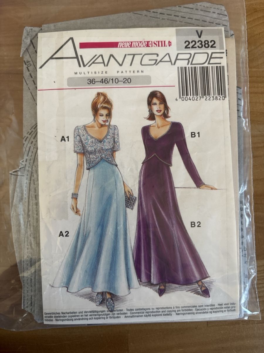 Cartamodelli: Schnittmuster für Damen Kleid – Usato da Rümlang venduto da euqinom16