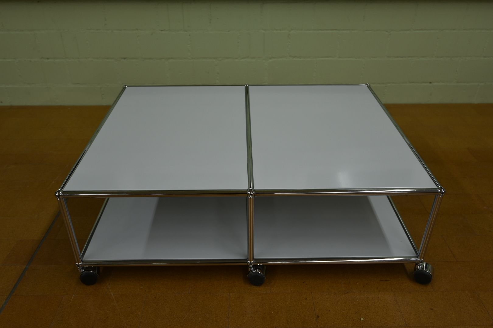 USM Tavoli: Designer Couchtisch USM Haller mit Rollen – Usato da Lichtensteig venduto da Usedinstorecom 3