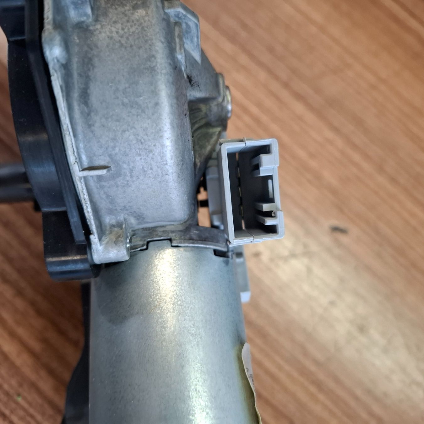 BMW Accessori per altri veicoli: Valeo BMW E84 Scheibenwischermotor hinten – Usato da Adligenswil venduto da Exnovo 2