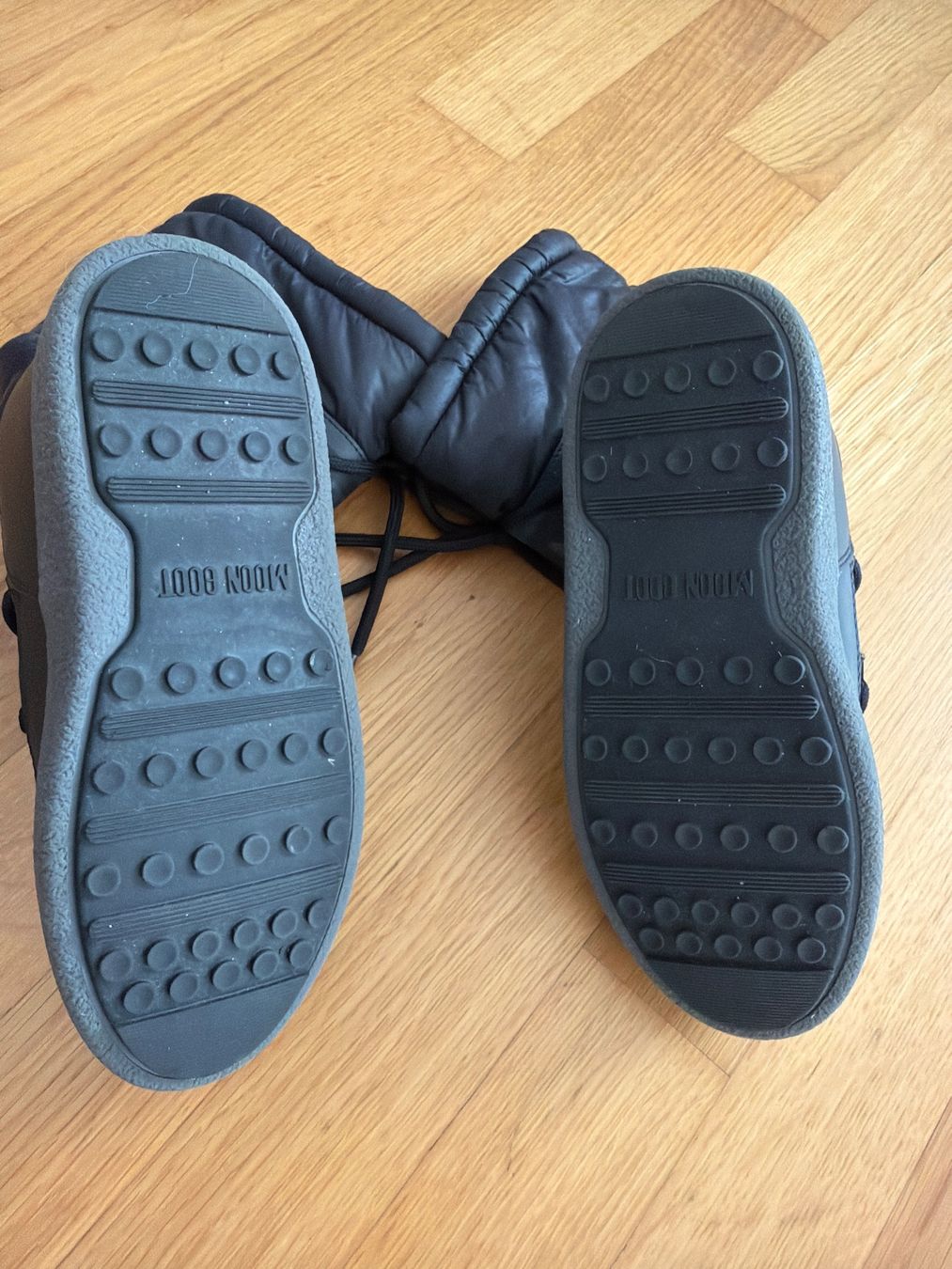 Scarpe da donna: MOON BOOT Grösse 37 schwarz – Usato da Bonstetten venduto da juliestore 2