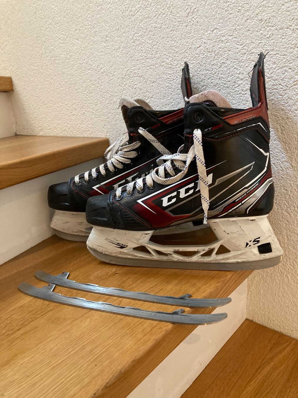 Ccm Pattini da ghiaccio: CCM Schlittschuhe – Usato da Ringgenberg BE venduto da Beatenberg1