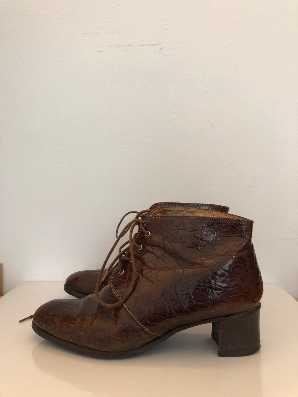 Scarpe da donna: chaussures à talons en cuir vintage – Usato da Lausanne venduto da emm_sc77 1