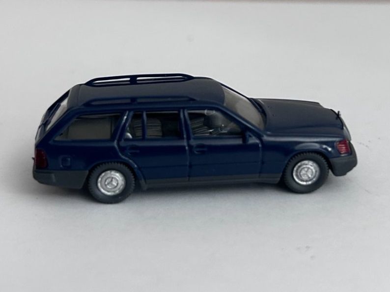 Wiking Modellautos: Wiking Mercedes-Benz 230 Te Combi – Gebraucht aus Goldach von Manyro55 1