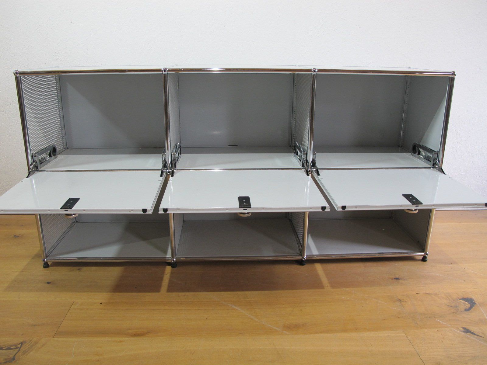 USM Scaffali: USM Haller Sideboard, lichtgrau – Usato da Glarus venduto da Toni-Glarus 3