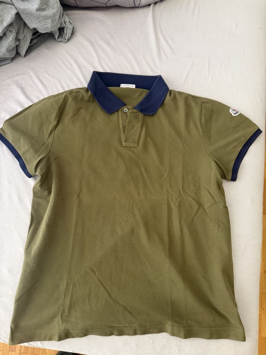 Moncler Polo-Shirts: Polo Moncler – Neu (gemäss Beschreibung) aus Bulle von Laetitia84