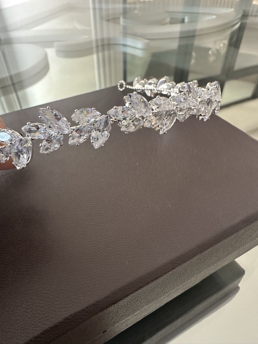 Accessori per capelli: Sparkling Crystal Tiara - Perfect Wedding Accessory! – Usato da Horgen venduto da Elizhadz 4