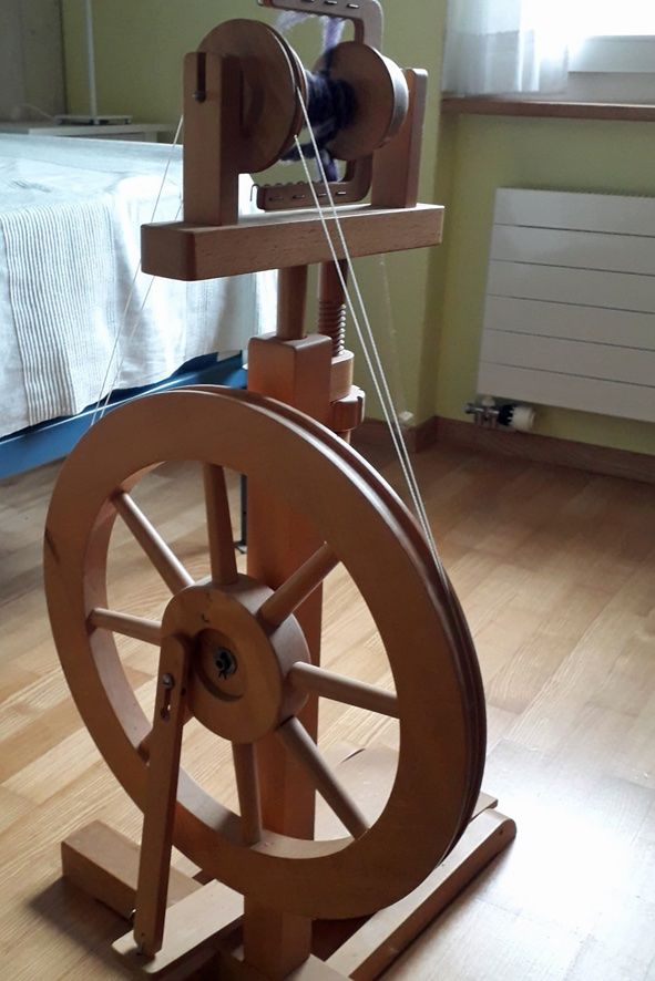 Spinnräder: Spinnrad – Gebraucht aus Münsingen von