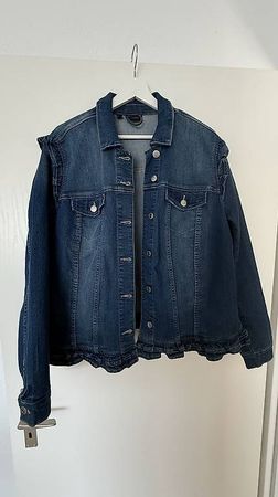 **TOP!** Jeans Jacke mit Rüschen, 50