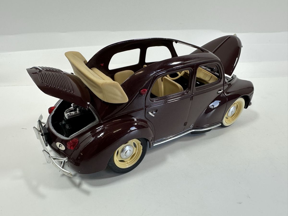 Solido Modellautos: Renault 4CV 1:18, braun/violett, SOLIDO  – Gebraucht aus Zofingen von rf9_x2xt 5