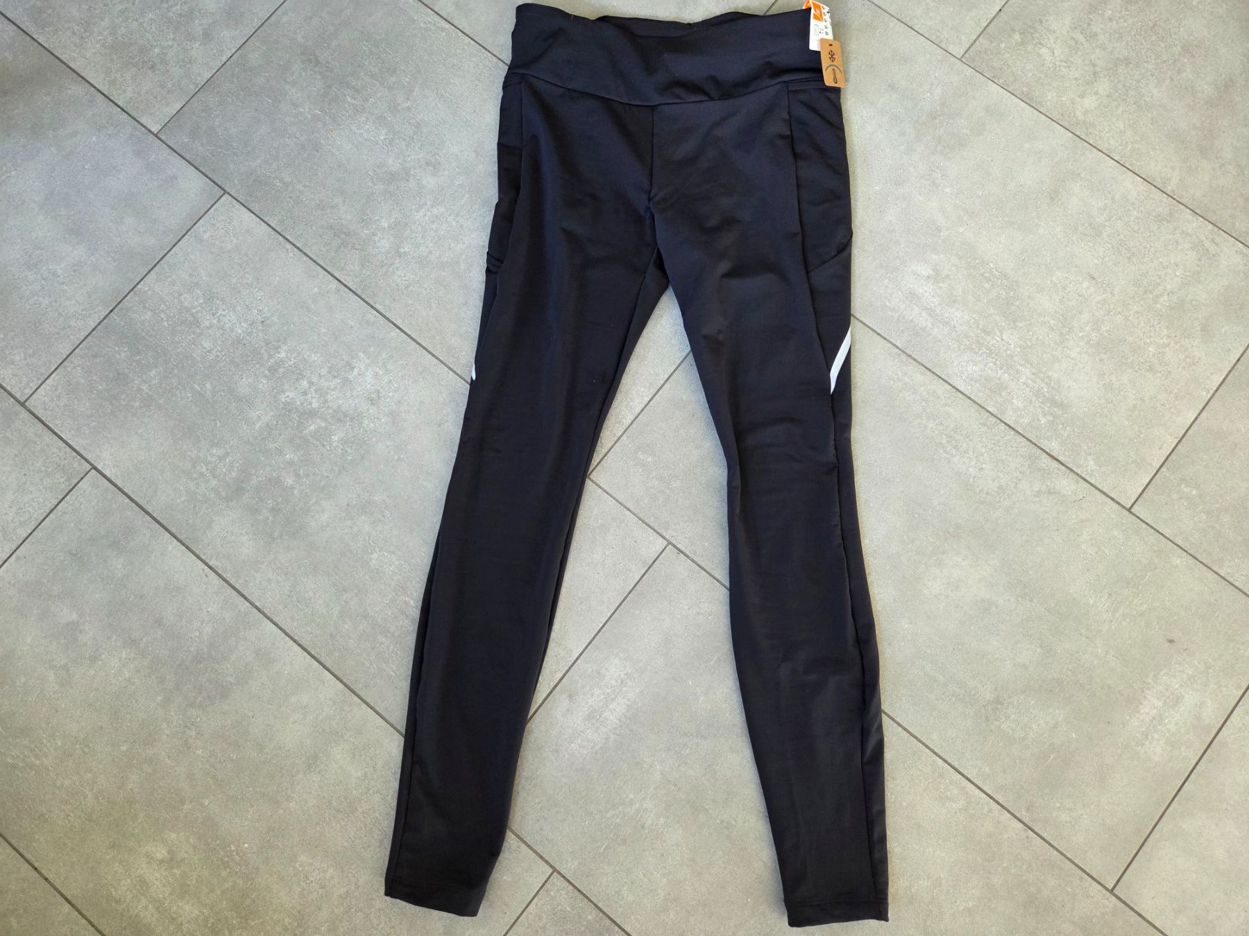 Decathlon Hosen: KIPRUN Sporthose warm von Decathlon Gr. M – Neu und originalverpackt aus Wiesendangen von troawus