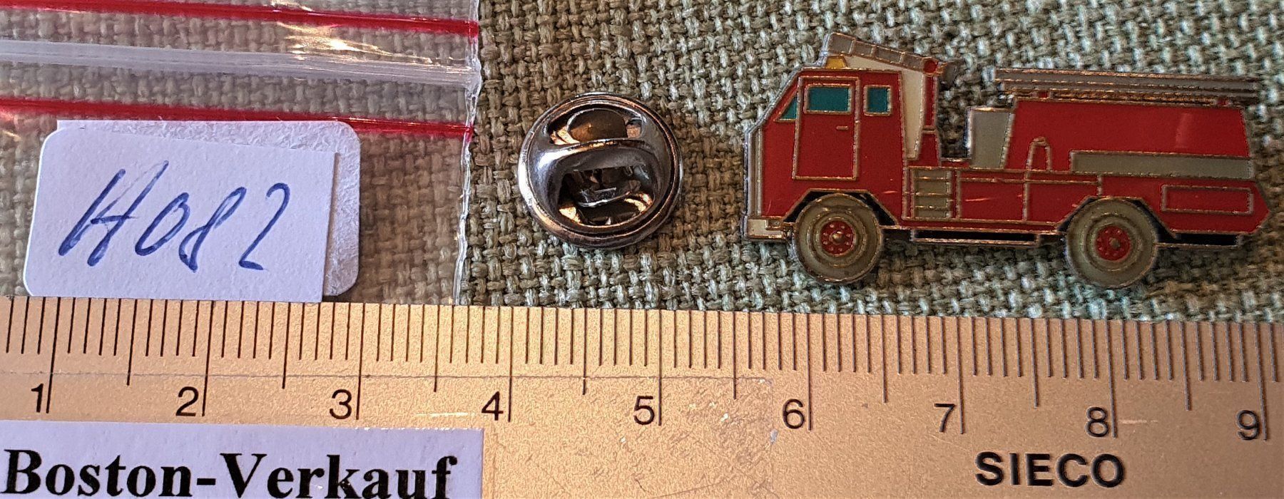 Plaketten & Abzeichen: H082 Pin Feuerwehr Auto - Feuerwehrauto – Gebraucht aus Reinach BL von Boston-Verkauf 1