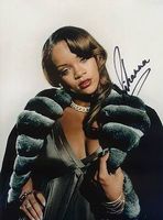 Original Autogramm von RIHANNA auf Großfoto