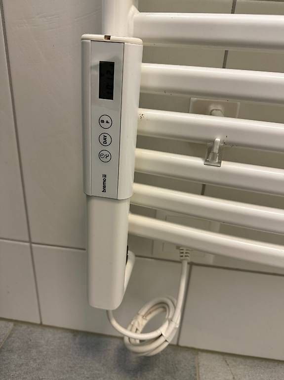 Portasciugamani: Bremo Elektro-Handtuchradiator weiss  CHF 30 – Usato da Forch venduto da drk_yt9s 1