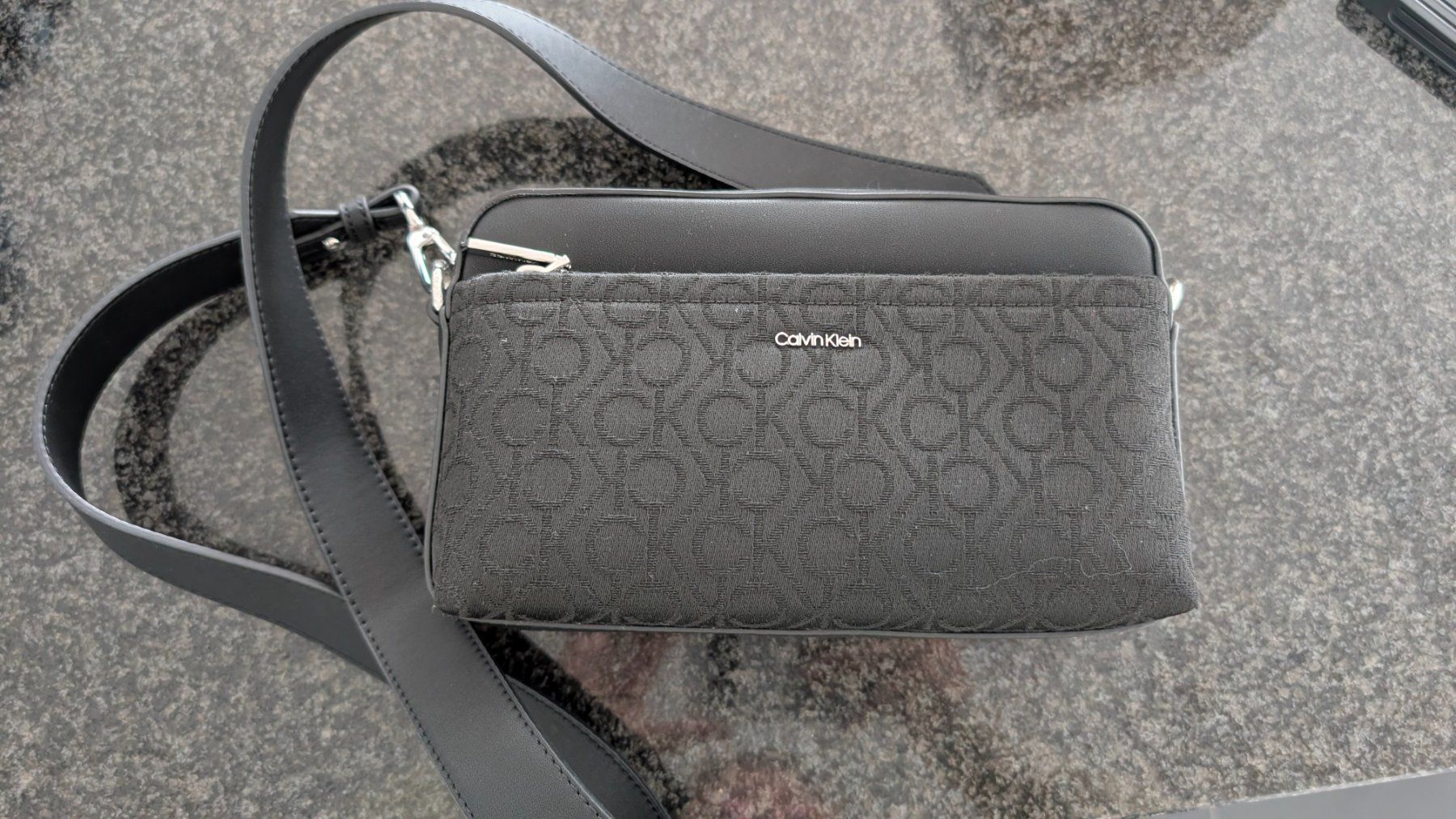 Calvin Klein Borse da donna: Calvin Klein Handtasche – Usato da Zermatt venduto da pinky025 1