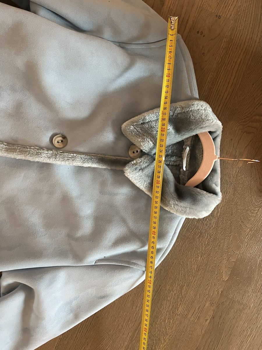Jacken: Winter Jacke, hellblau mit Fellimitat, Top Zustand – Gebraucht aus Zürich von Closetbesties 5