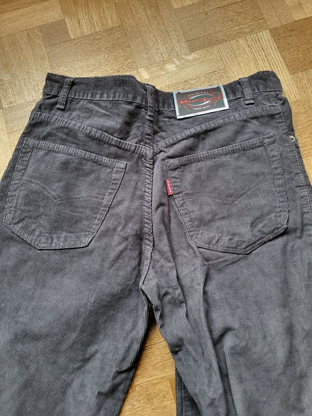 Pantaloni: Cord Hose, Magan Jeans grau Gr. 38 – Usato da Malters venduto da Veriberii 1
