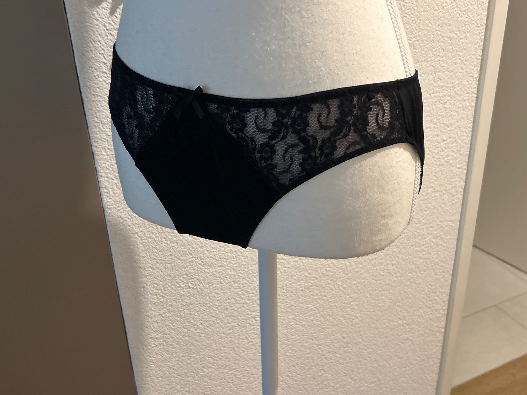 Altra biancheria intima: 2x Damen Slip Schwarz mit Spitzen – Usato da Brunnen venduto da Nala2929 4