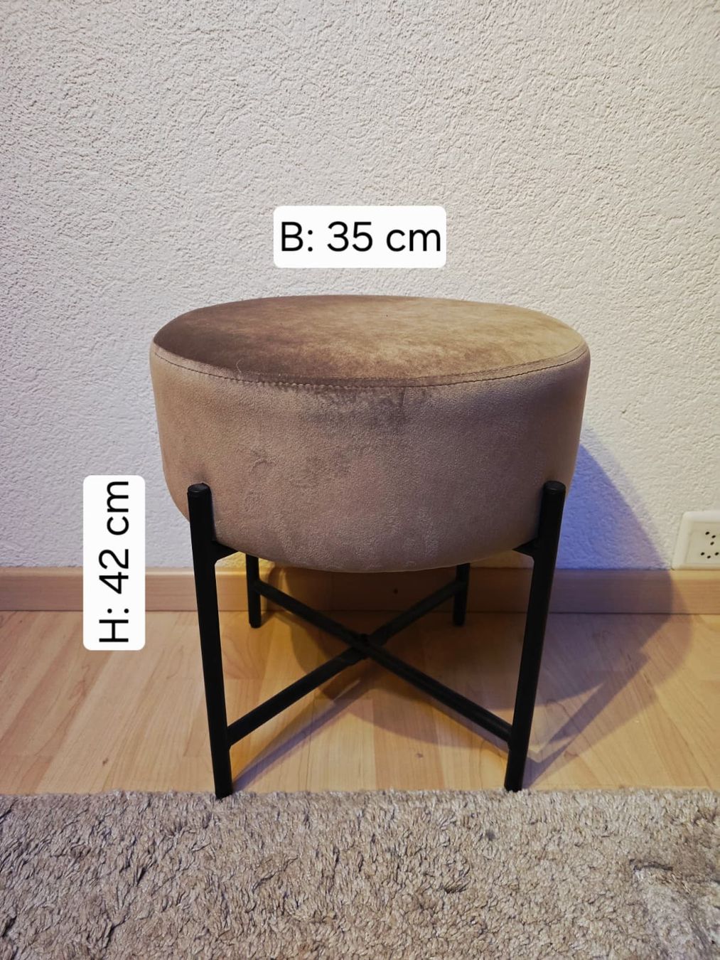 Sgabelli: Moderner Sitzhocker / Pouf mit Metallgestell – Usato da Elgg venduto da Fufu28