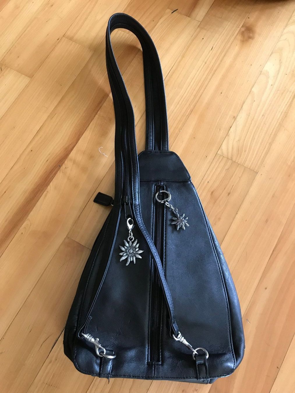 Sacs femmes: Damenrucksack klein – D'occasion à Zumikon par Uranus88