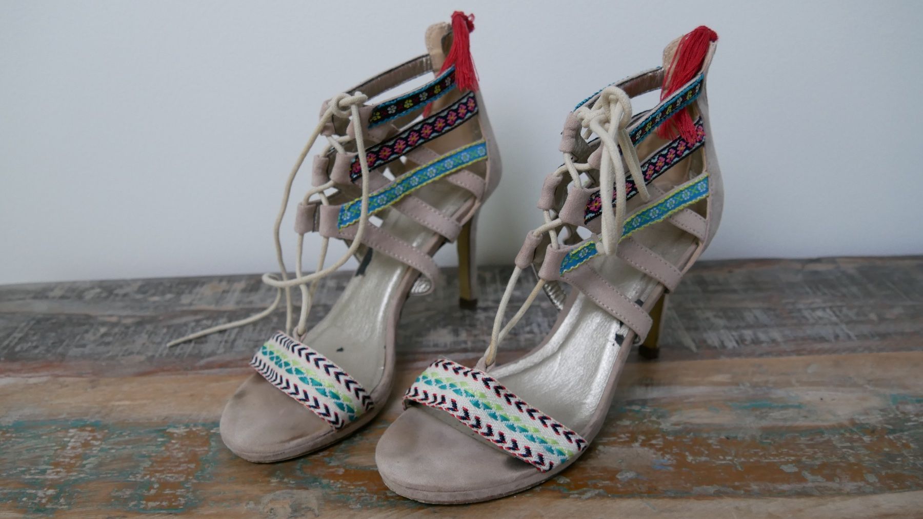 Scarpe da donna: High Heels Pumps Bunt Muster Beige – Usato da Zürich venduto da julia_vina