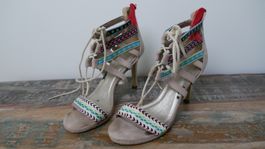 High Heels Pumps Bunt Muster Beige